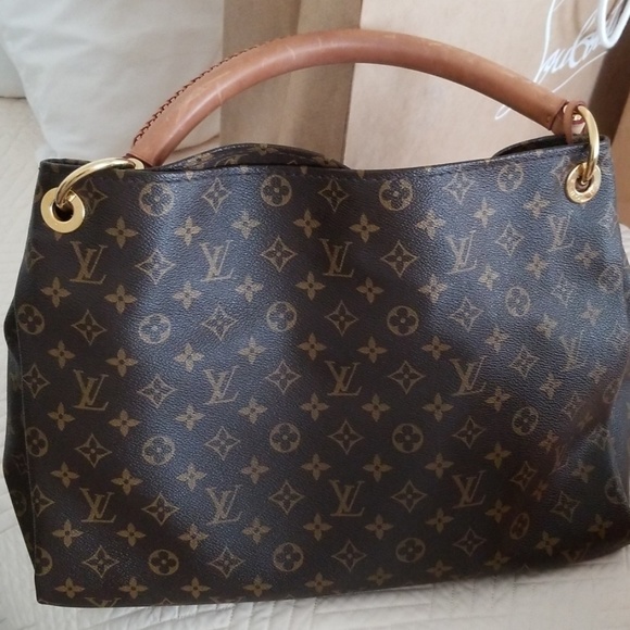 Louis Vuitton Artsy MM